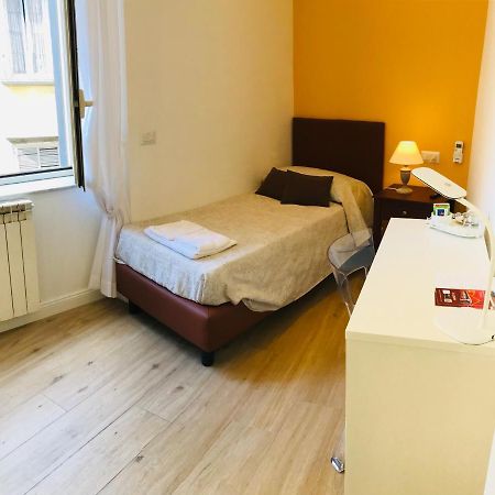 agorà singola con bagno privato adiacente Nápoles Exterior foto