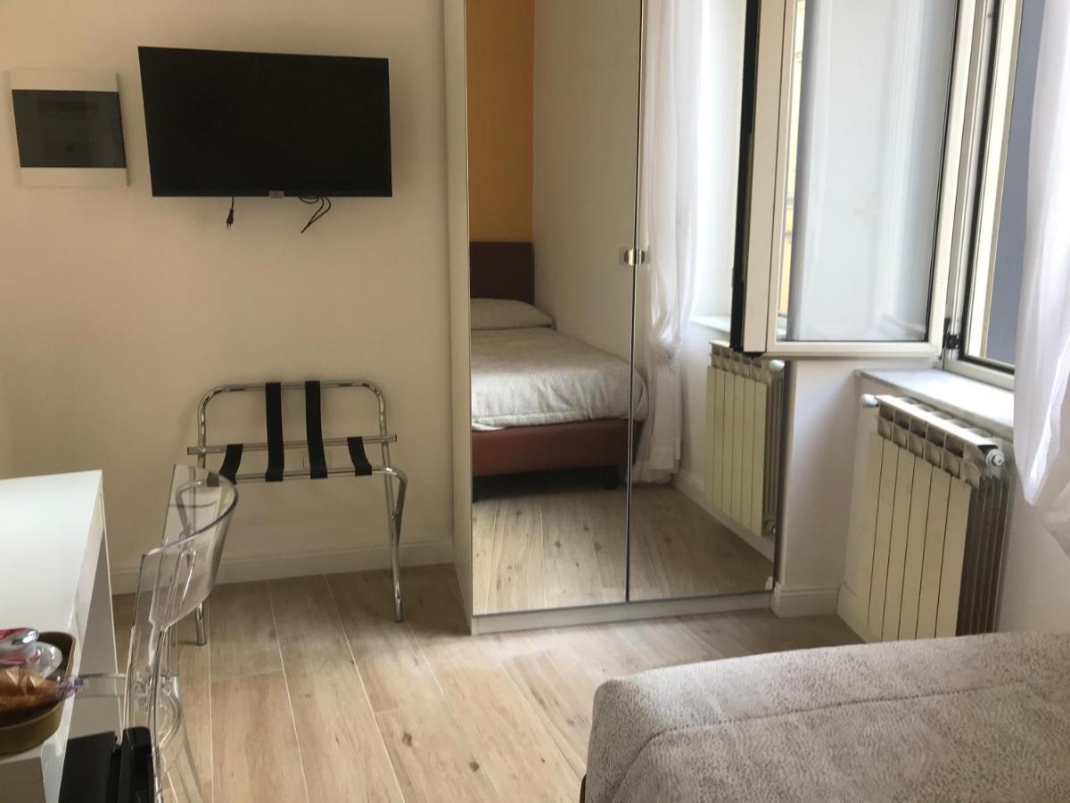 agorà singola con bagno privato adiacente Nápoles Exterior foto