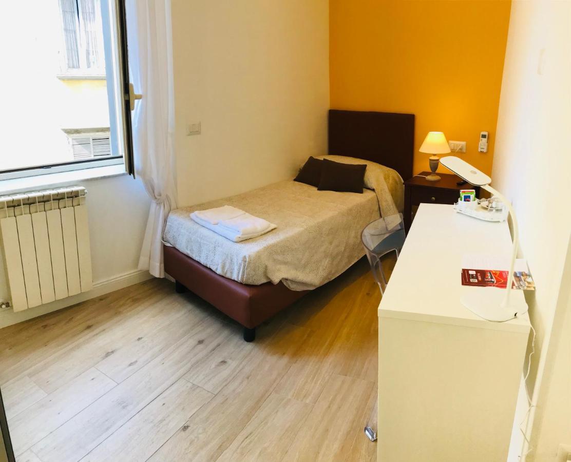 agorà singola con bagno privato adiacente Nápoles Exterior foto