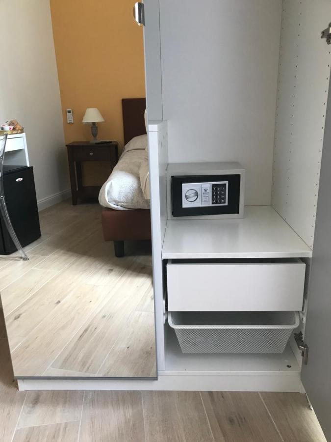 agorà singola con bagno privato adiacente Nápoles Exterior foto
