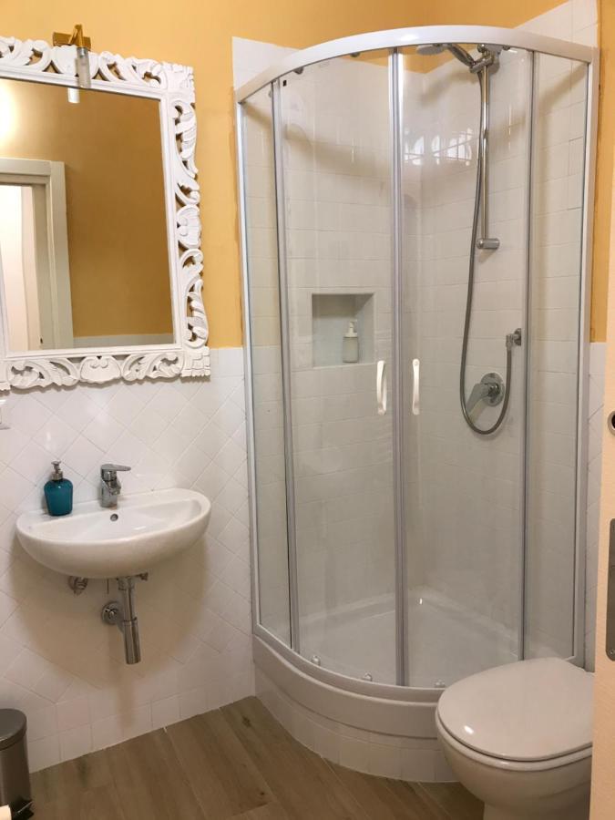 agorà singola con bagno privato adiacente Nápoles Exterior foto