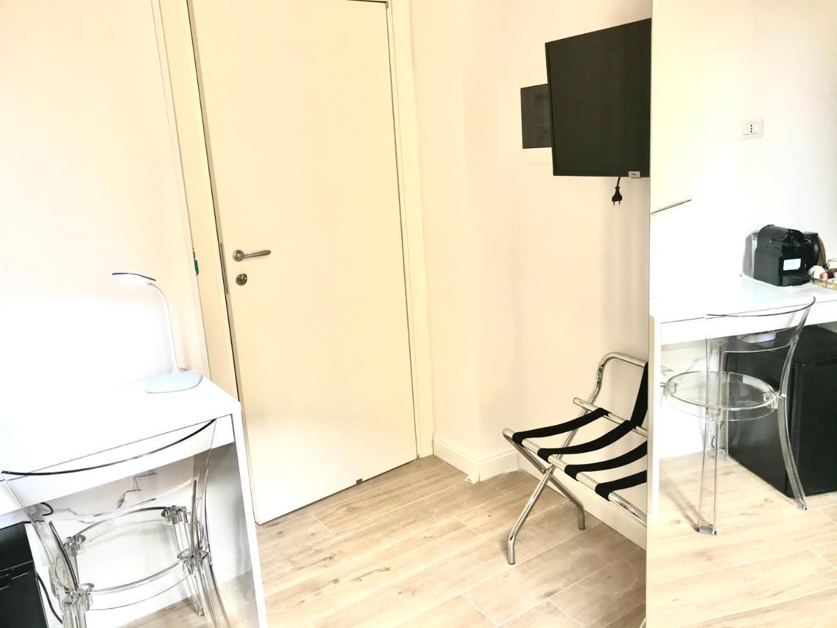 agorà singola con bagno privato adiacente Nápoles Exterior foto