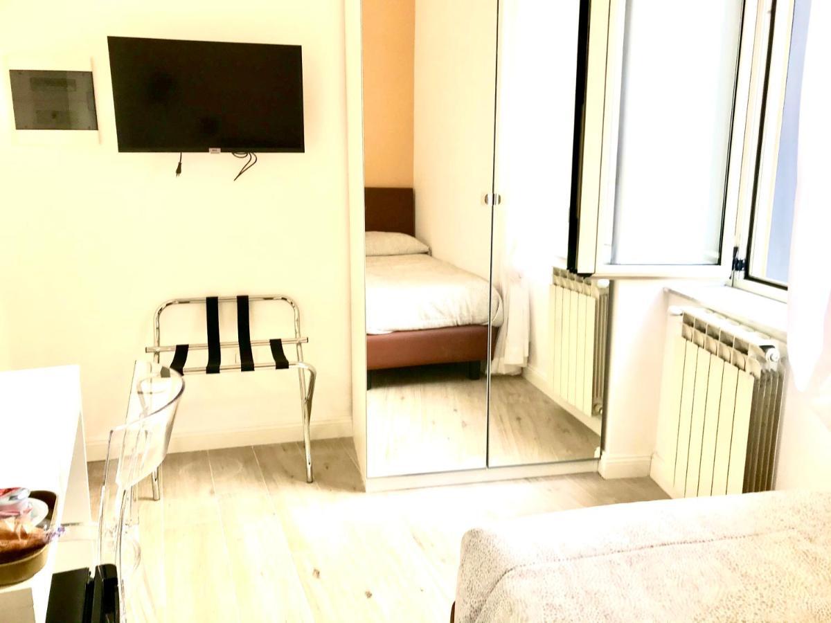 agorà singola con bagno privato adiacente Nápoles Exterior foto