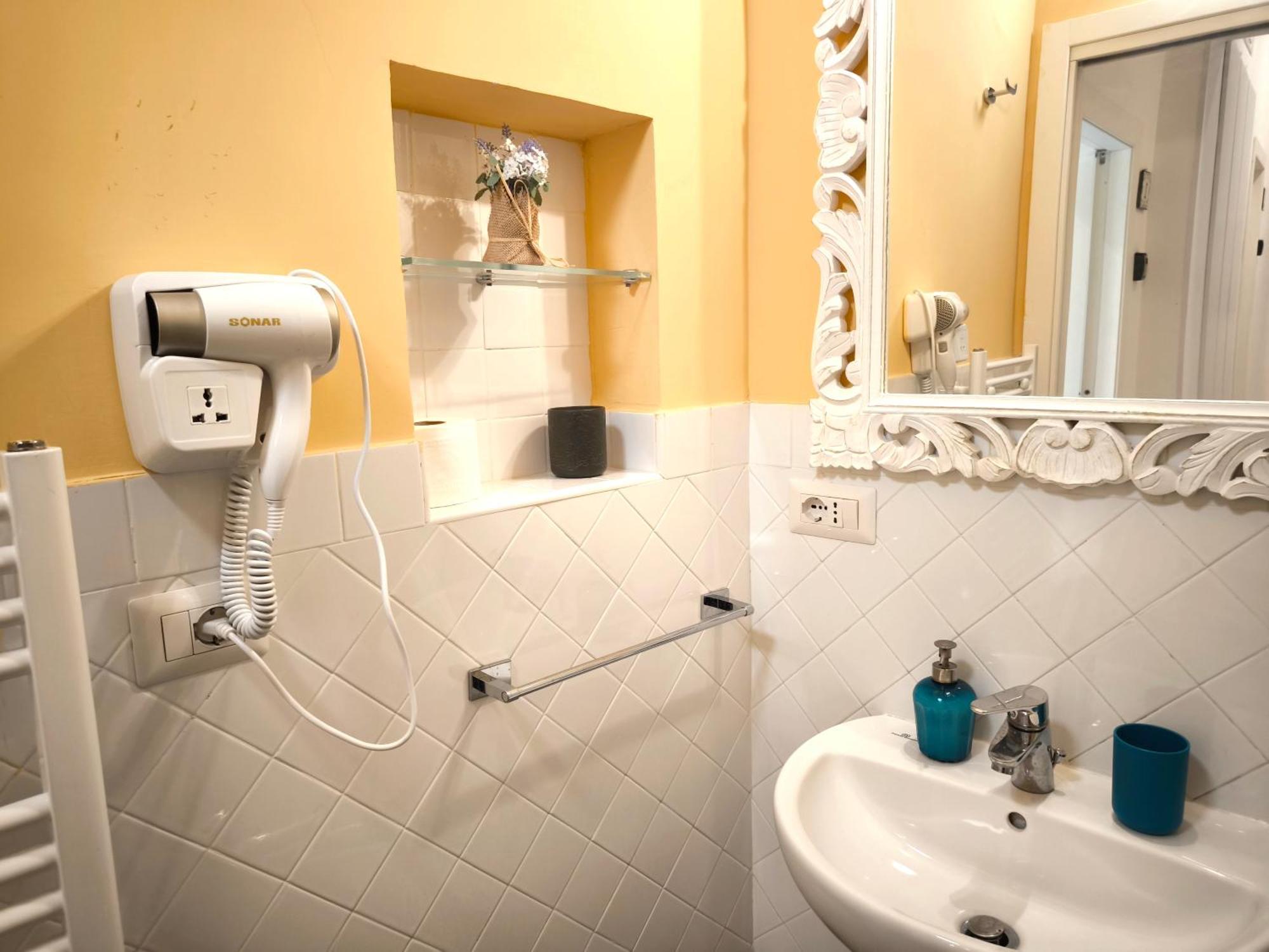 agorà singola con bagno privato adiacente Nápoles Exterior foto