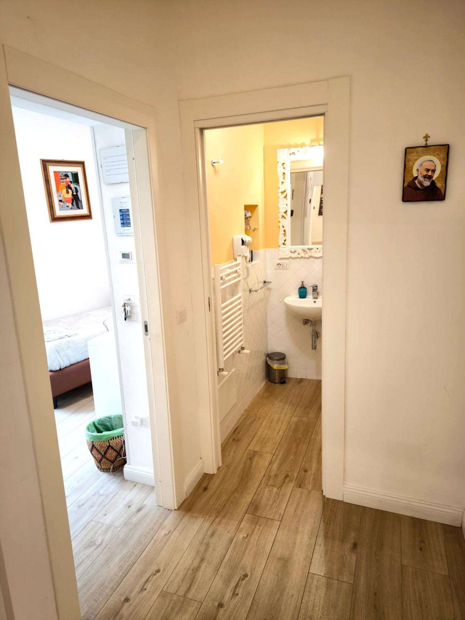 agorà singola con bagno privato adiacente Nápoles Exterior foto